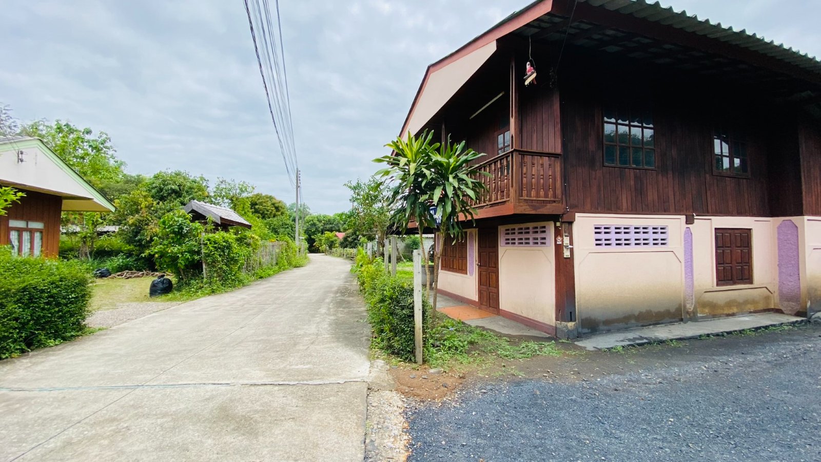 บ้านไม้พร้อมที่ดิน บ้านแม สันป่าตอง ขายถูก ตามสภาพ ที่ดิน 1 งานกว่าๆ